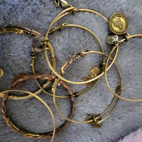 ALEX & ANI LARGE LOT OF 11 BRACELETS. RELIGOUS, BEADS, MIXED. MUST SEE! - Picture 5 of 16